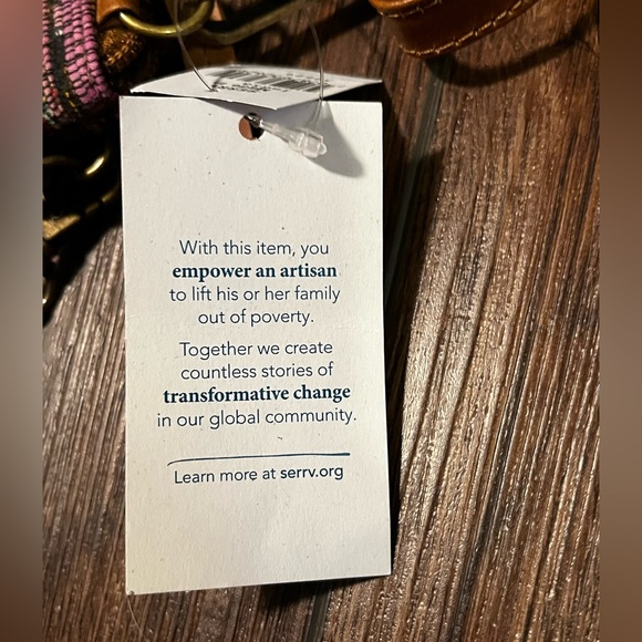 NWT serrv Crossbody, wristlet, shoulder bag. Three-in-one. - Picture 4 of 14